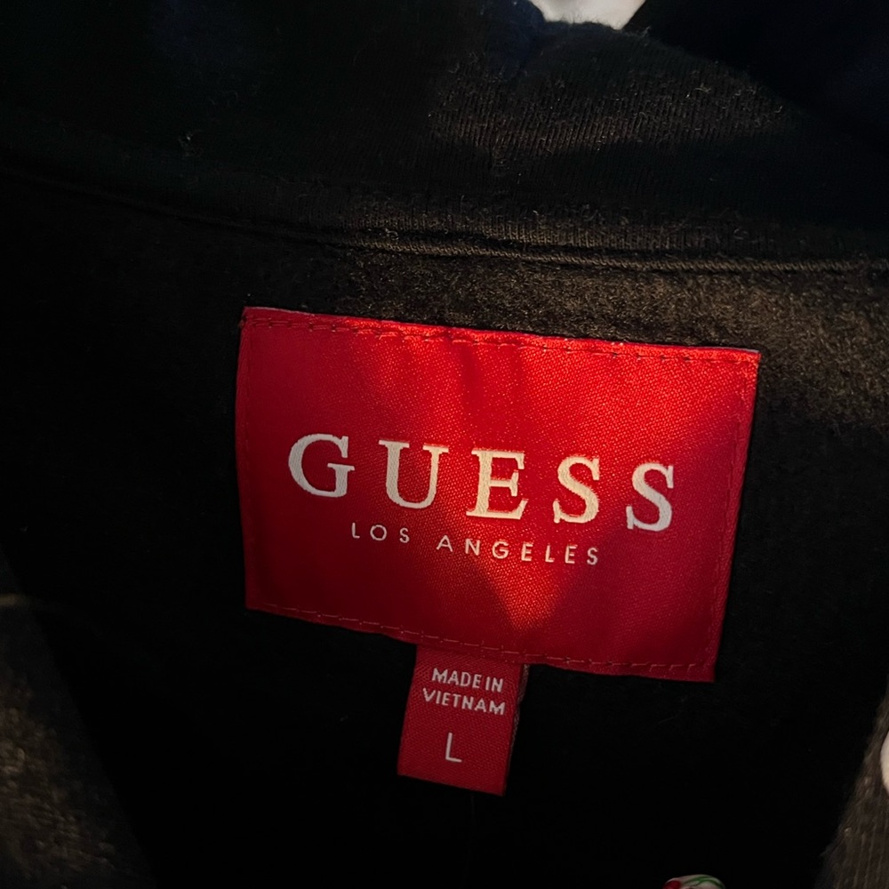 GUESS - Picture 3 of 3